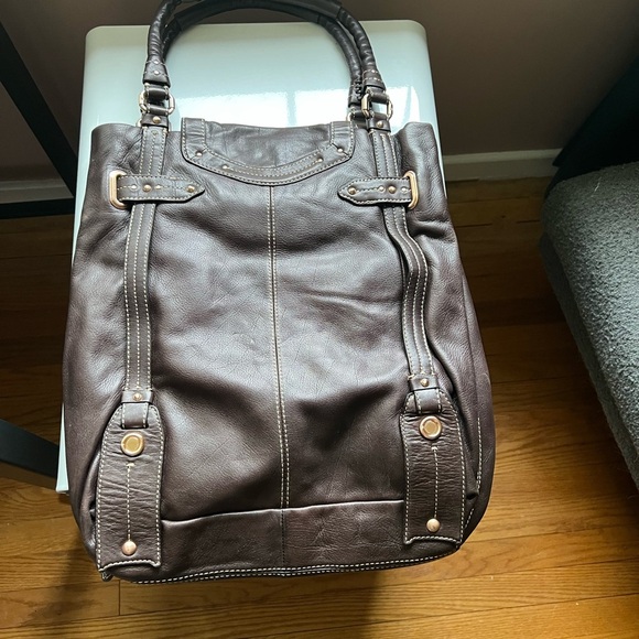 Laundry by Shelli Segal Shoulder Bag with Gold Hardware and Pleated Design - Picture 3 of 8